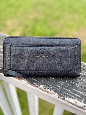MARC JACOBS BLACK LEATHER GRAIN WALLET
